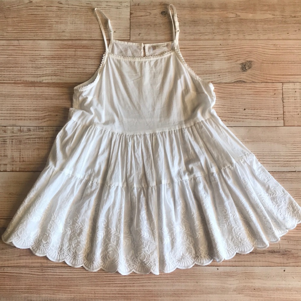 SOLD Sleeveless white cotton embroidered top